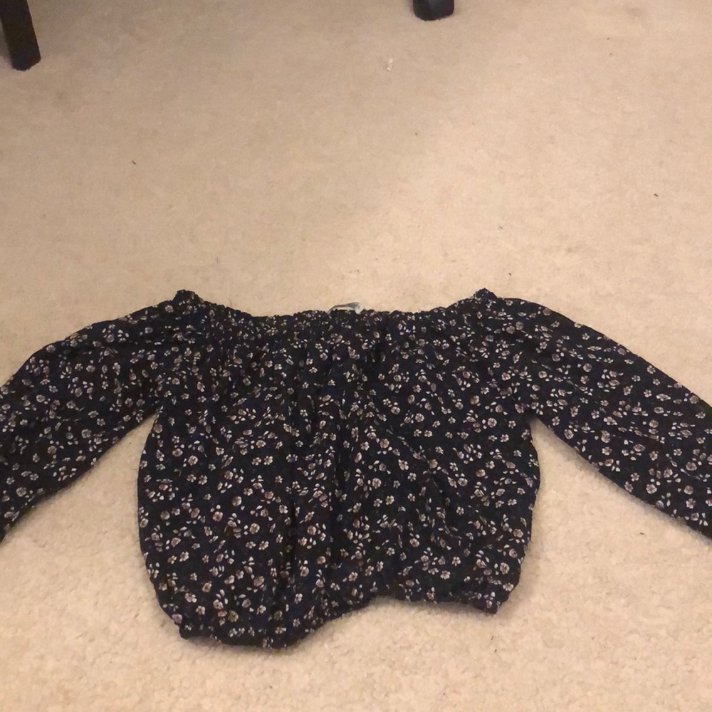 off the shoulder brandy Melville shirt!